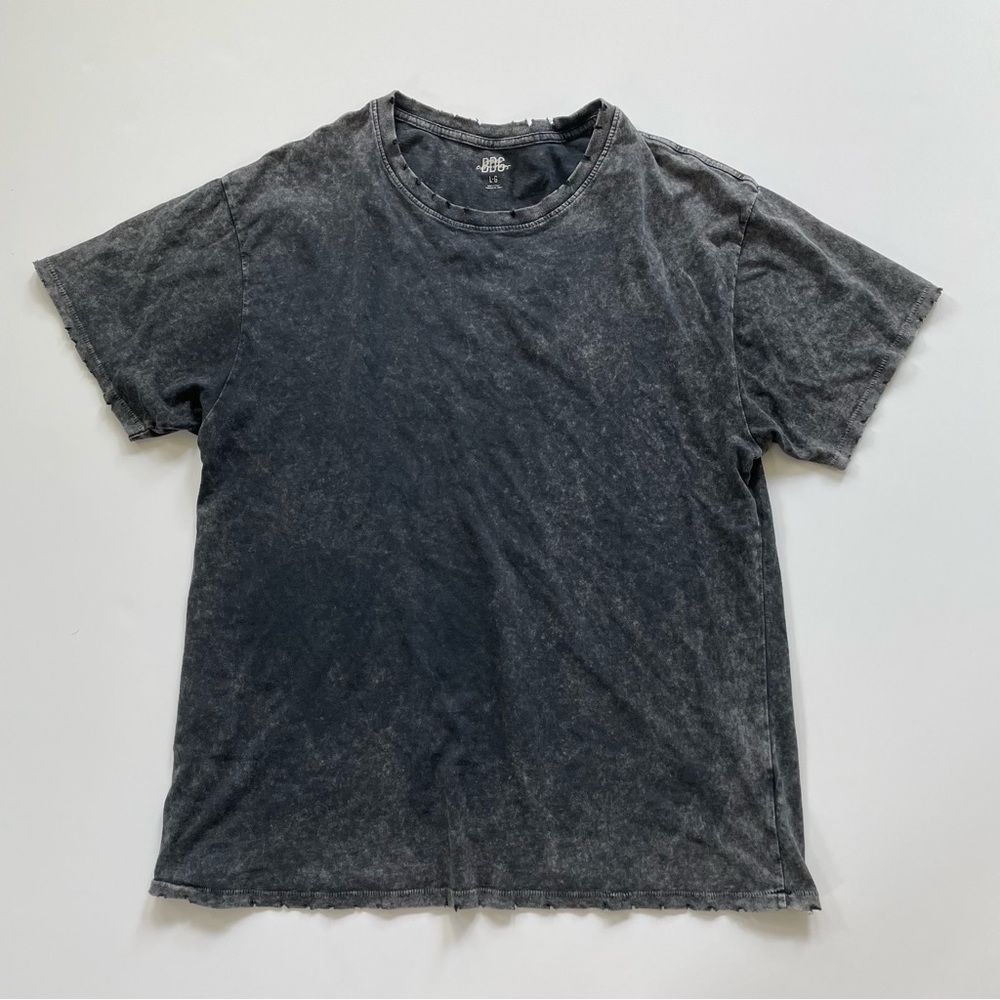 BDG urban Men’s Distressed Tshirt